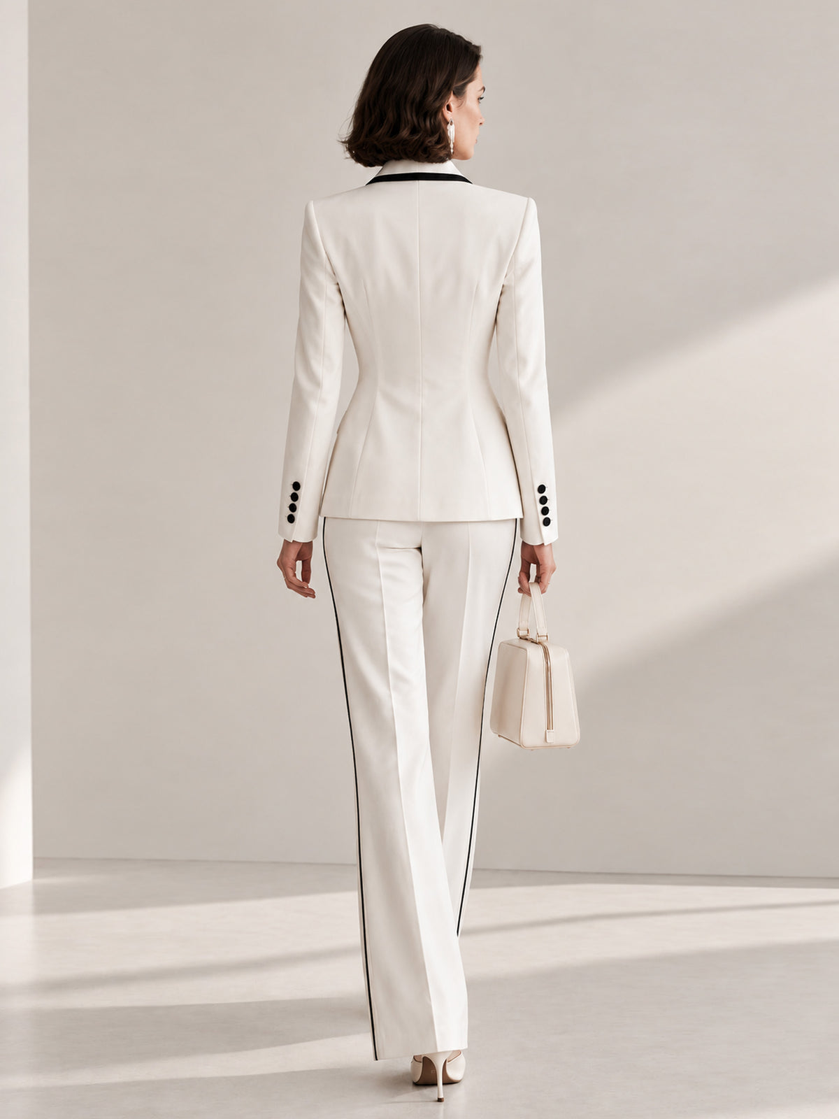 White & Black Color Block Notch Lapel Double Breasted 4 Button Blazer & White Straight Leg 2-Piece Suit