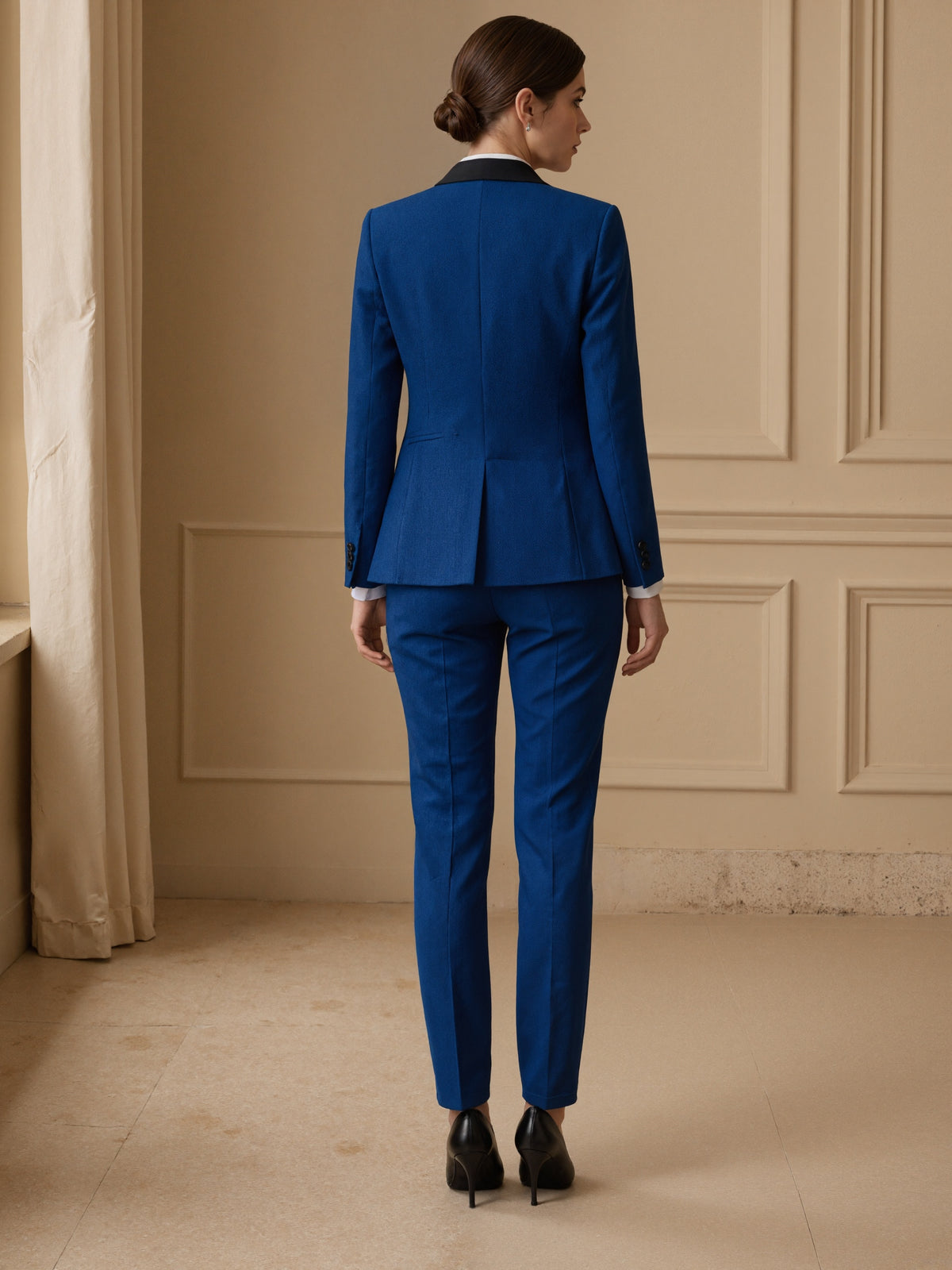 Blue Single Breasted Blazer With Peak Lapels & Vast And Tapered Pants 3-Piece Suit