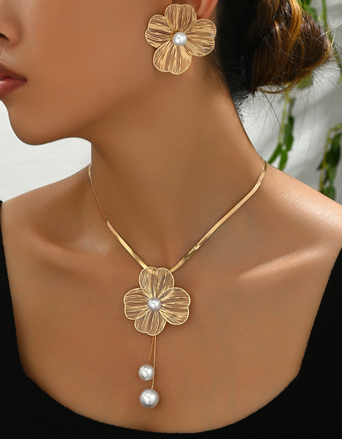 Hollowed-out Flower Pearl 2-piece Jewelry Set