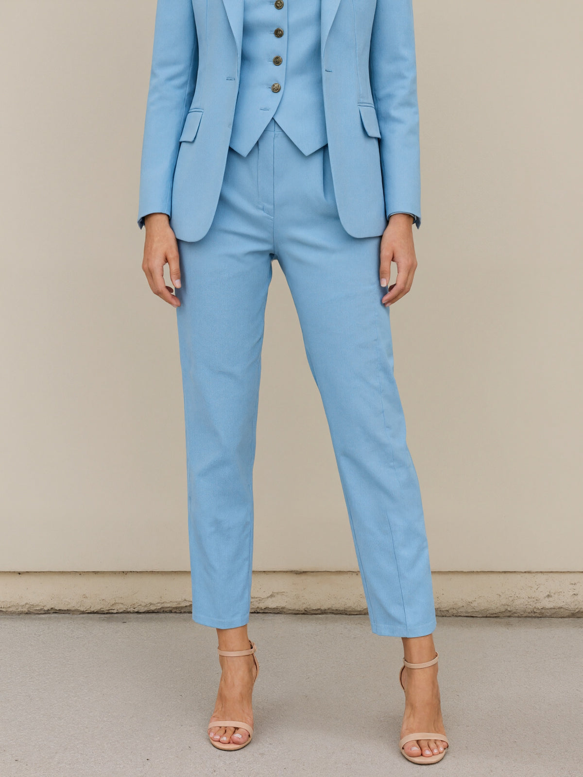 Light Blue Notch Lapel Blazer Paired With Tapered Cropped Pants 3-Piece Suit