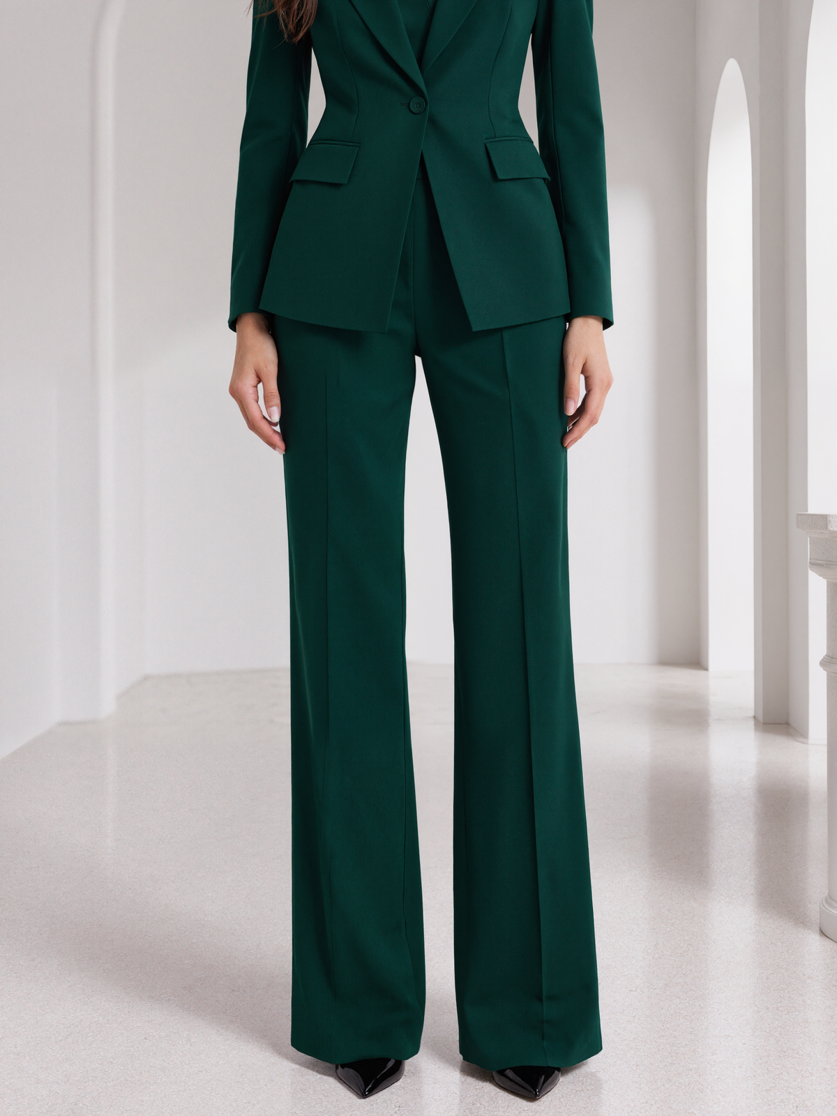 Green Single Breasted Blazer With Peak Lapels And Slightly Flared Wide Leg Pants 2-Piece Suit