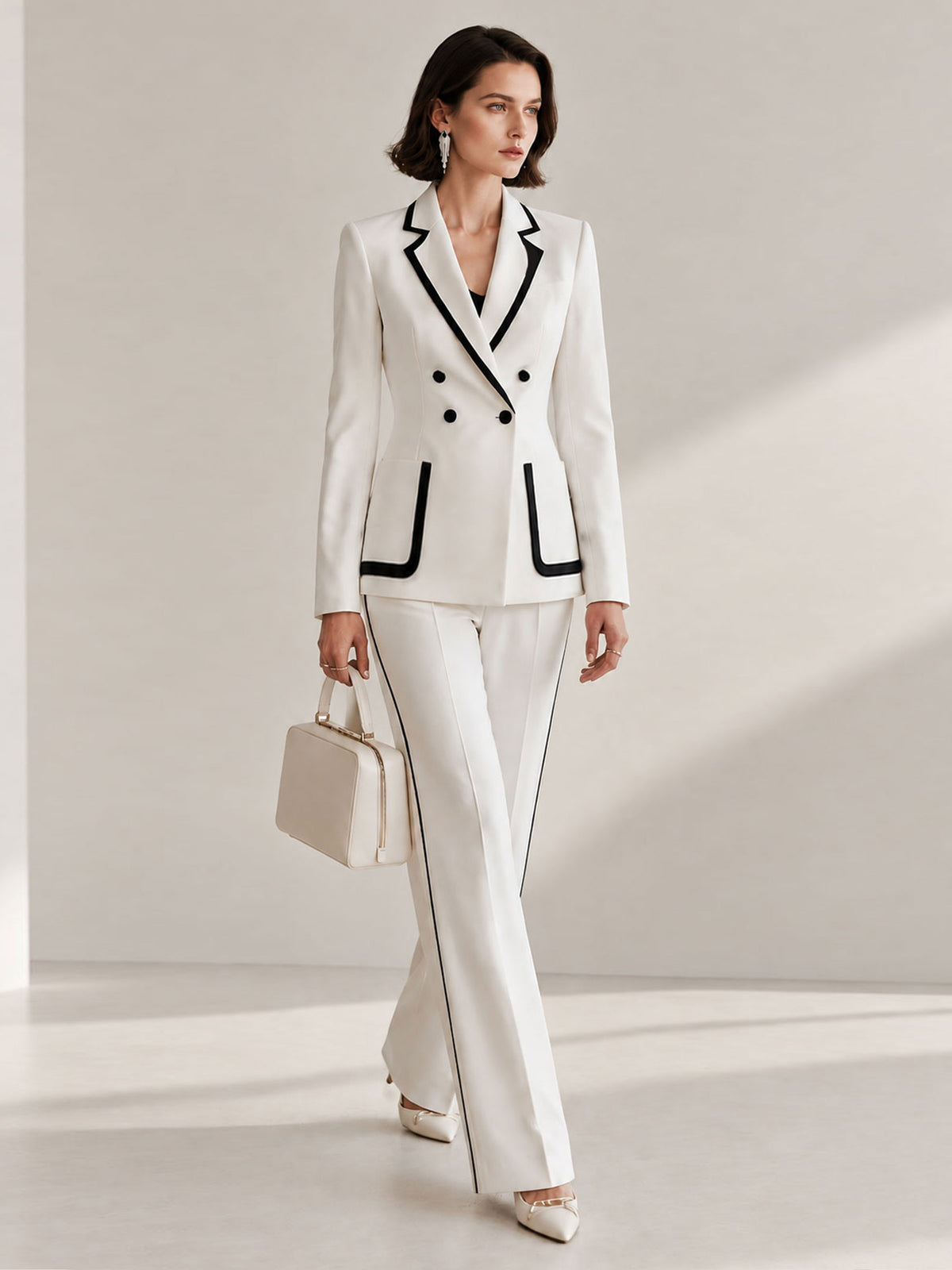 White & Black Color Block Notch Lapel Double Breasted 4 Button Blazer & White Straight Leg 2-Piece Suit