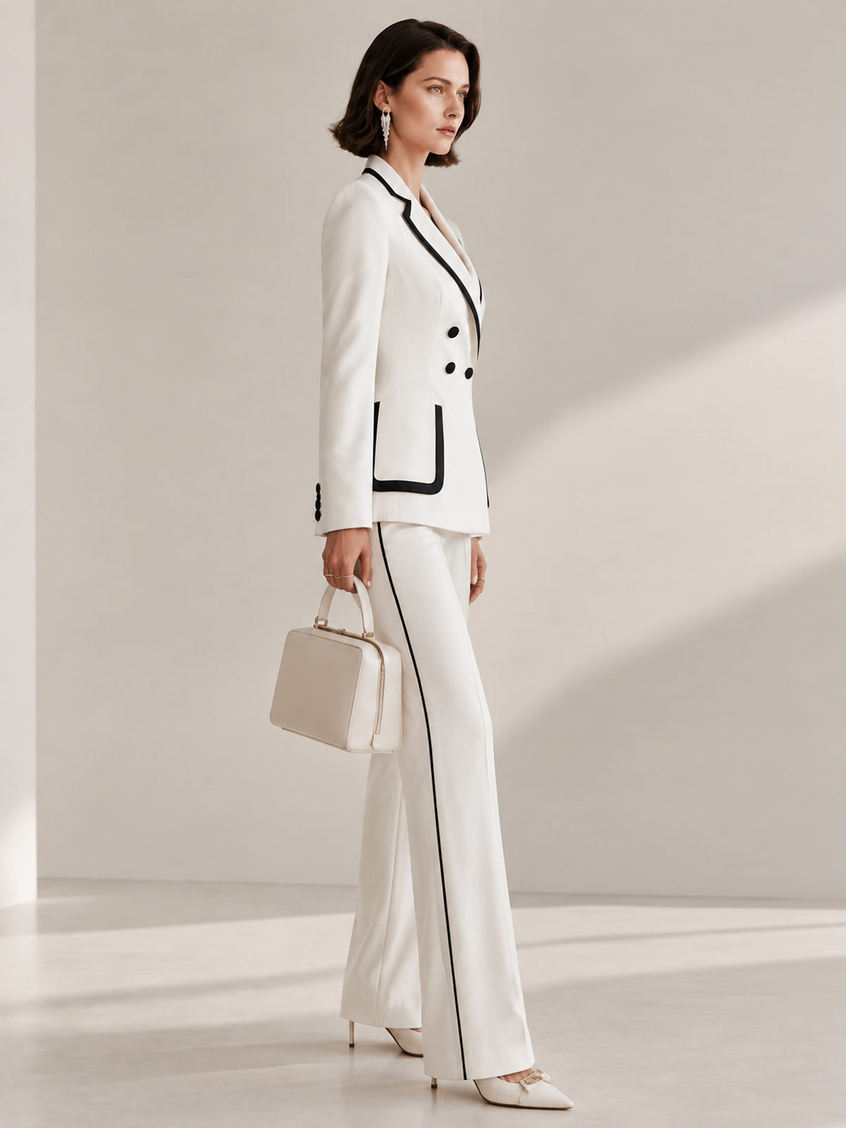 White & Black Color Block Notch Lapel Double Breasted 4 Button Blazer & White Straight Leg 2-Piece Suit