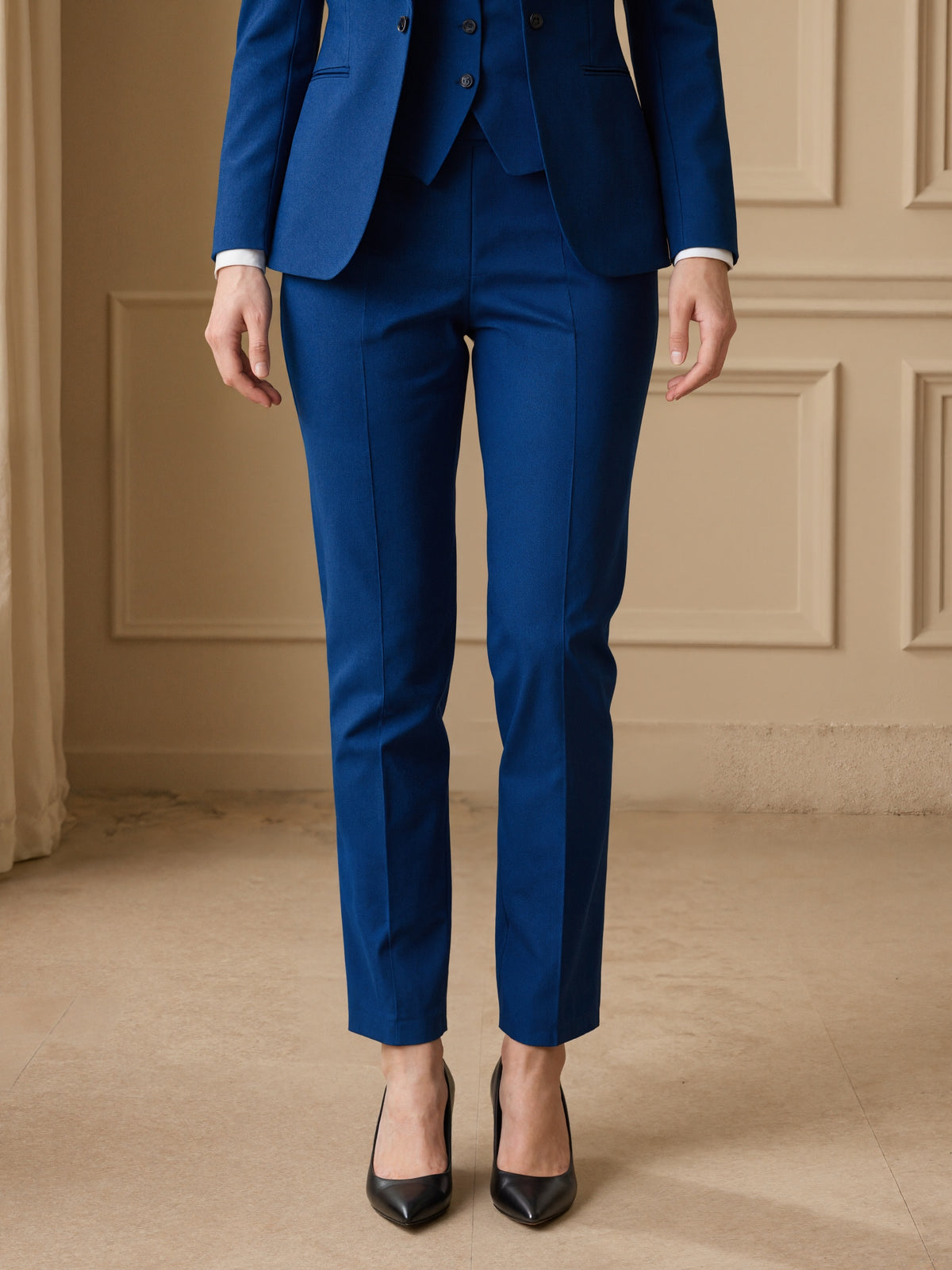 Blue Single Breasted Blazer With Peak Lapels & Vast And Tapered Pants 3-Piece Suit