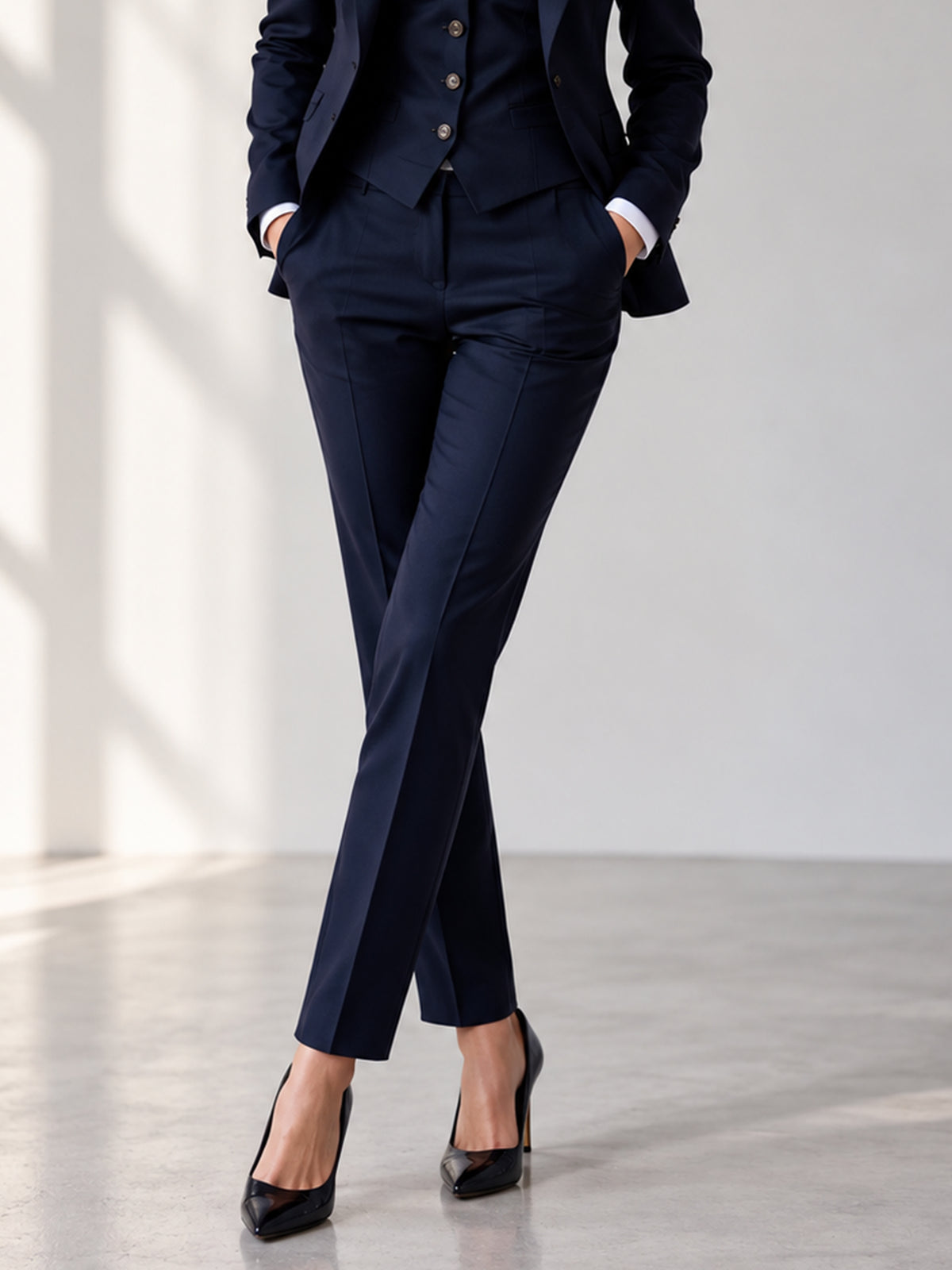 Dark Blue Peak Lapel Blazer & Vast And Cropped Pants 3-Piece Suit