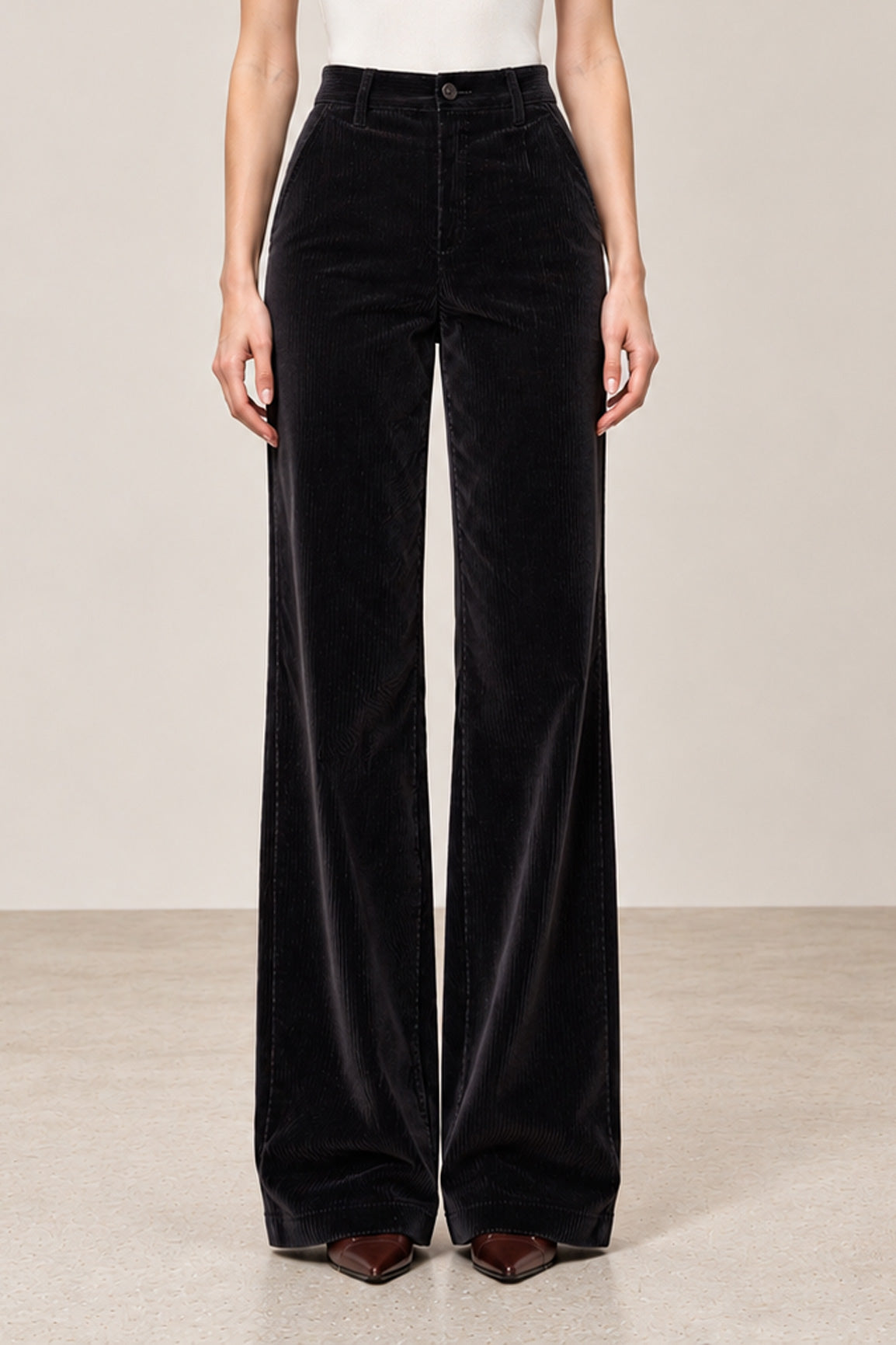 Tailleur 3 pièces avec gilet blazer marron et pantalon large noir en velours côtelé